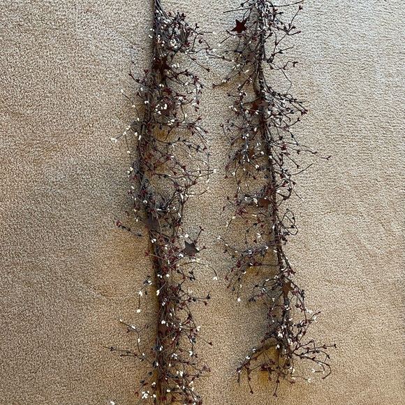 Pip Berry garland, table runner and mat - Picture 11 of 11